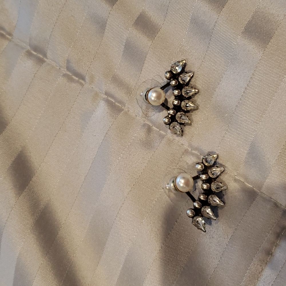 Bcbg pearl with rhinestone 2 piece earrings